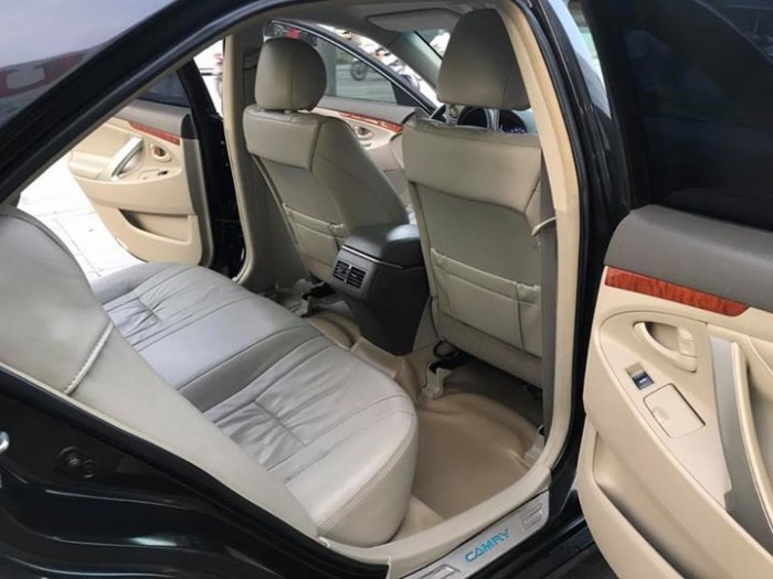 Bán Toyota Camry 2.4G 2010/ màu đen/ xe đi 8 vạn/options