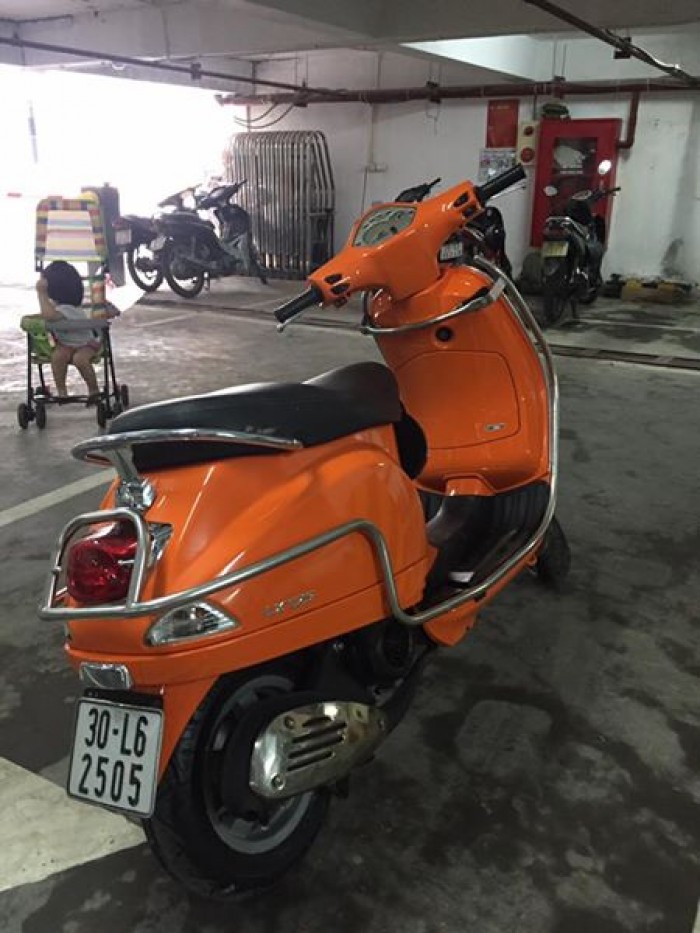 Cần bán Piaggio Vespa Lx mầu vàng cam dky 2010 chính chủ