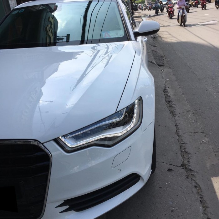 Cần bán chiếc Audi a6 2014 màu trắng zin từ trên xuống dưới 99%new