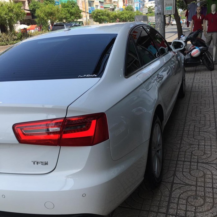 Cần bán chiếc Audi a6 2014 màu trắng zin từ trên xuống dưới 99%new