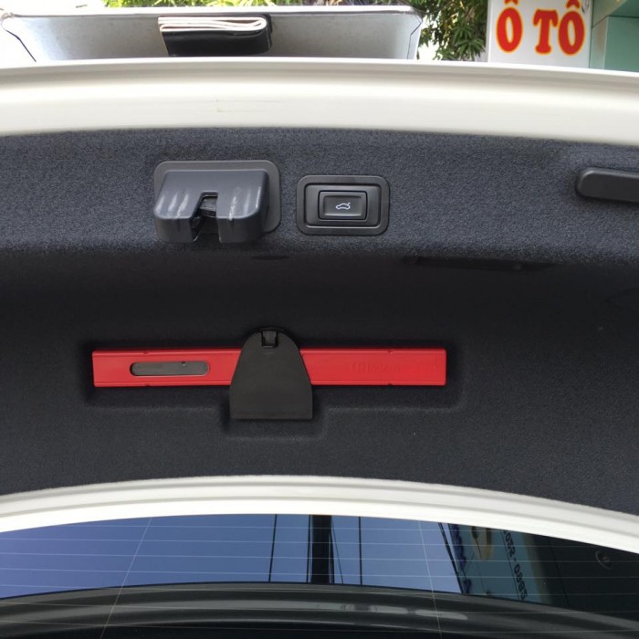 Cần bán chiếc Audi a6 2014 màu trắng zin từ trên xuống dưới 99%new