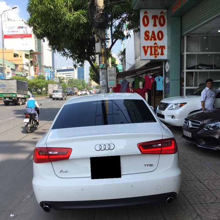 Cần bán chiếc Audi a6 2014 màu trắng zin từ trên xuống dưới 99%new