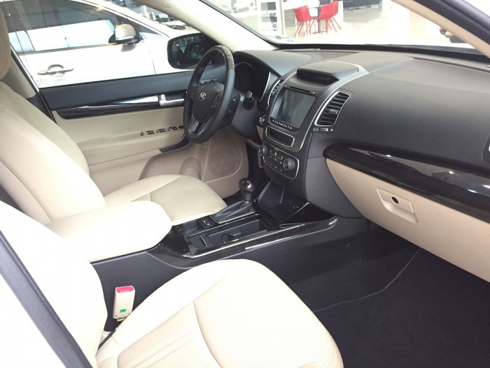 Kia Sorento - có xe, tặng 20 triệu phụ kiện, hỗ trợ ngân hàng 90% lãi suất cực tốt