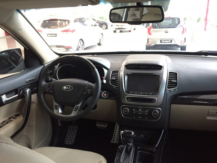Kia Sorento - có xe, tặng 20 triệu phụ kiện, hỗ trợ ngân hàng 90% lãi suất cực tốt