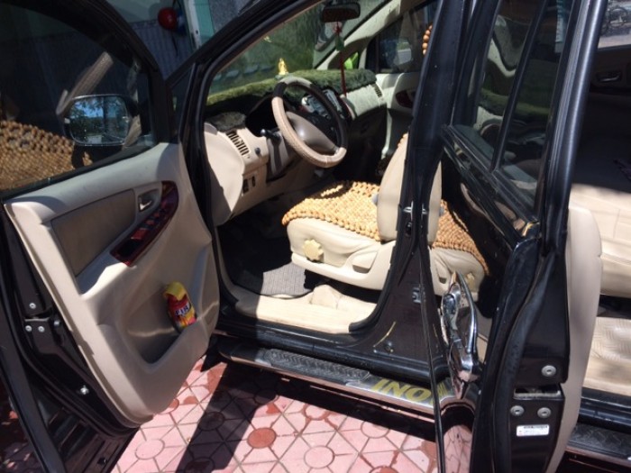 Bán xe Innova màu đen đời G năm 2006