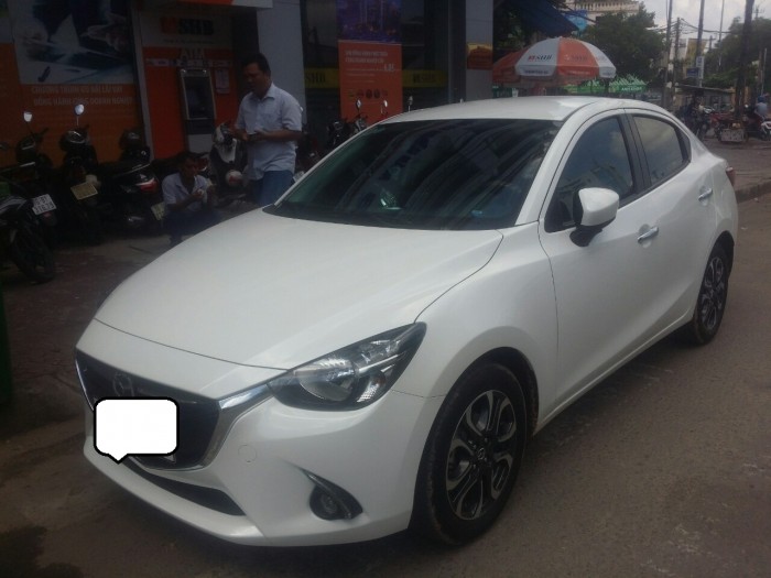 Mazda 2 1.5AT màu trắng 2017 như mới tinh