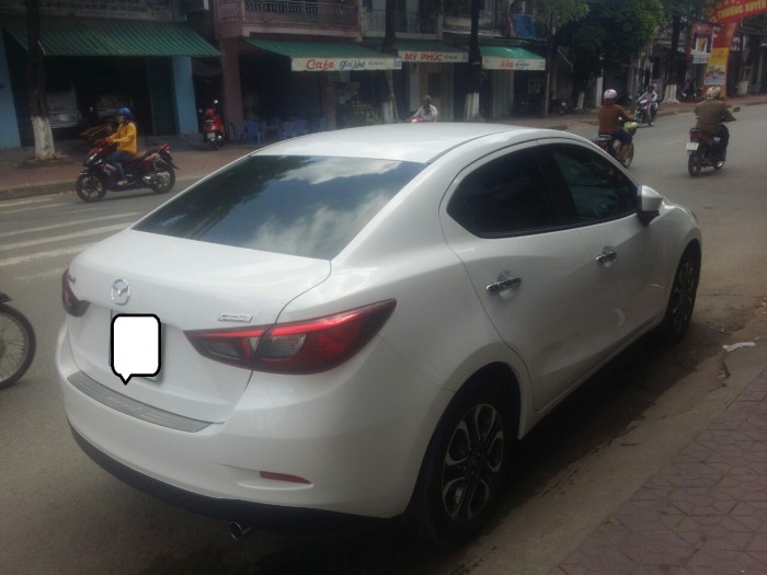 Mazda 2 1.5AT màu trắng 2017 như mới tinh