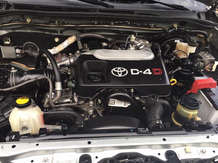 Cần bán xe Toyota Fortuner G mt 2011, diesel, silver, odo 90.000km