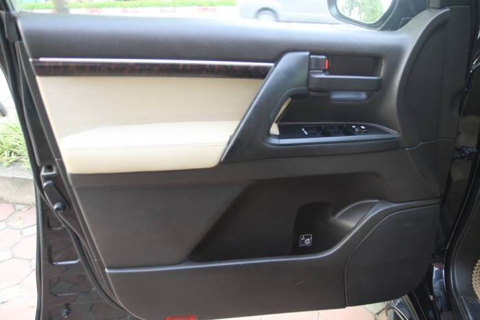 Xe TOYOTA LAND CRUISER GX.R màu đen, nhập khẩu Nhật Bản.  sx/đk 2008.
