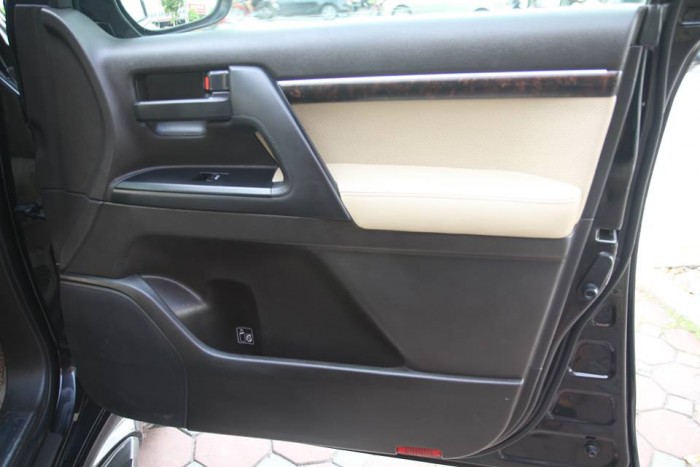 Xe TOYOTA LAND CRUISER GX.R màu đen, nhập khẩu Nhật Bản.  sx/đk 2008.