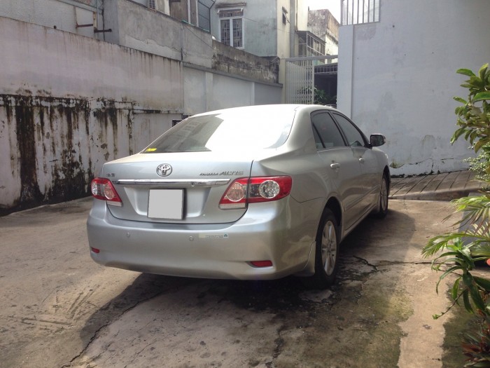 Nhà cần bán nhanh con Toyota Altis màu bạc 2010 1.8 tự động