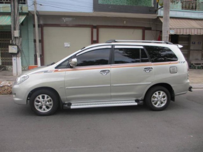Cần bán Innova 2006 G màu bạc xe cọp ít đi siêu đẹp