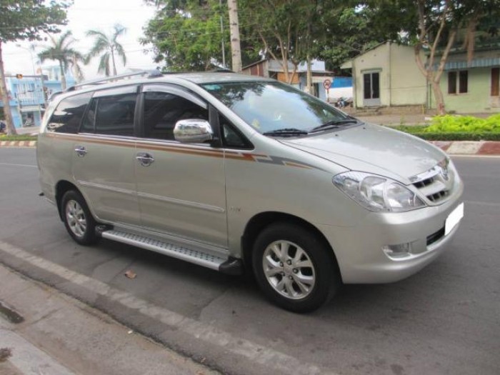 Cần bán Innova 2006 G màu bạc xe cọp ít đi siêu đẹp