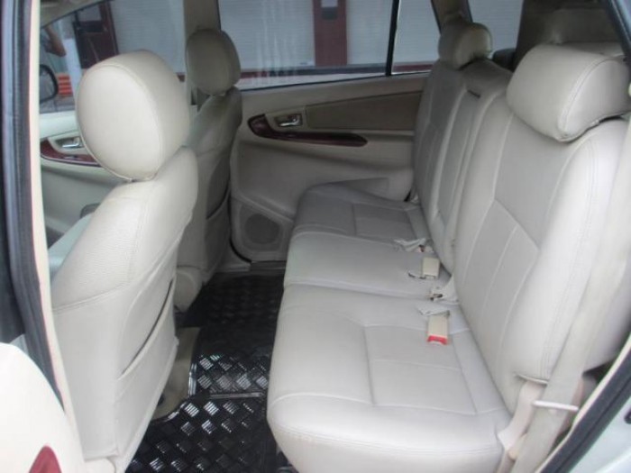 Cần bán Innova 2006 G màu bạc xe cọp ít đi siêu đẹp