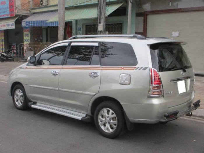 Cần bán Innova 2006 G màu bạc xe cọp ít đi siêu đẹp