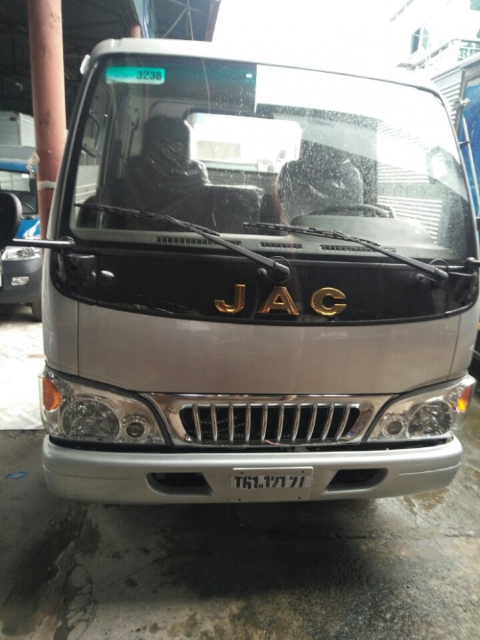 Cần bán gấp xe Jac 2 tấn 4 mới 100%, trả góp cao