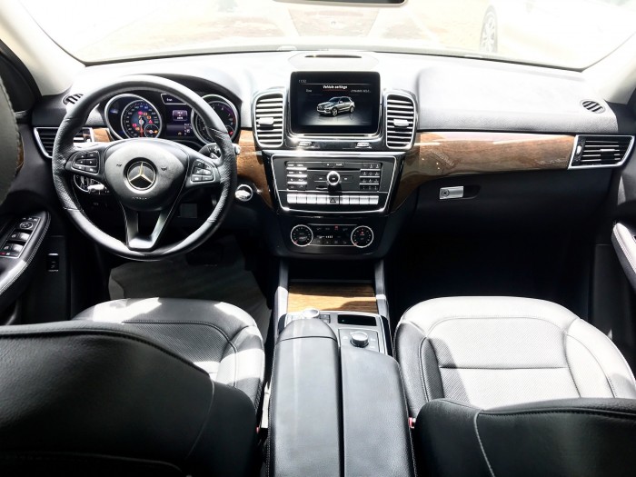 Bán Mercedes GLE400 Exclusive 2017 chạy lướt giá cực tốt