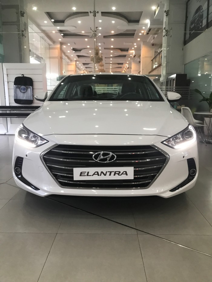 Hyundai Elantra 2.0AT Mới 100% Giảm 90tr tiền mặt