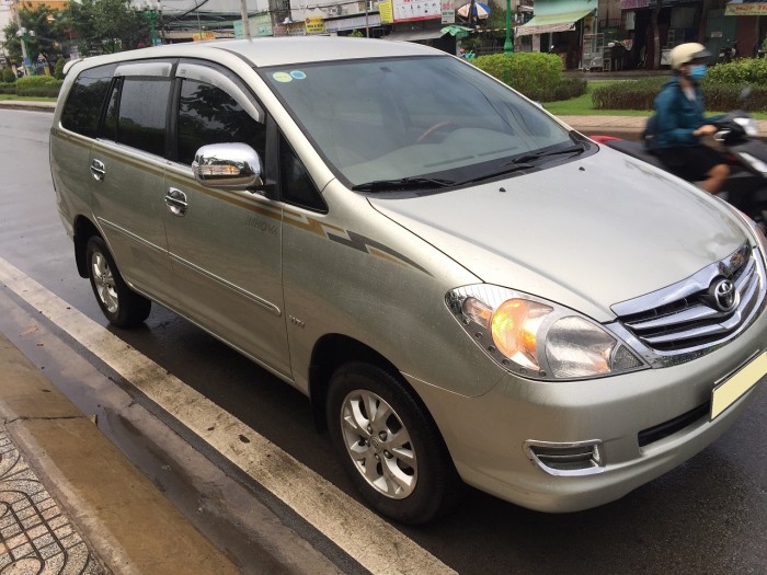 Cần bán con Innova 2007 số sàn màu ghi-vàng odo 65.000km