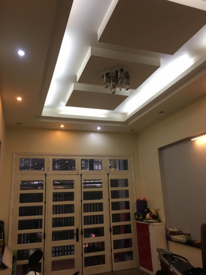 Bán nhà phố Nguyễn Ngọc Vũ 56m2 - 6 tầng , 10m ra phố.