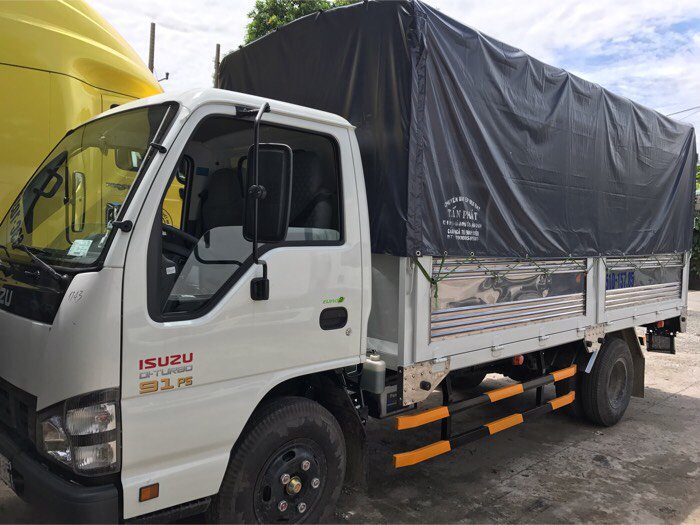 Xe tải isuzu thùng mui bạt vào thành phố tải trọng 2,2 tấn