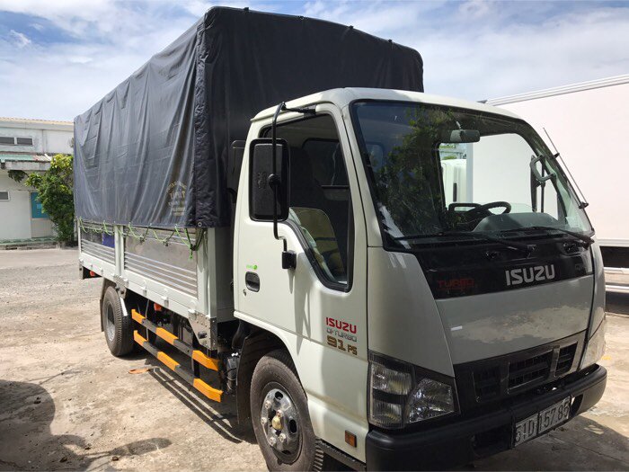 Xe tải isuzu thùng mui bạt vào thành phố tải trọng 2,2 tấn