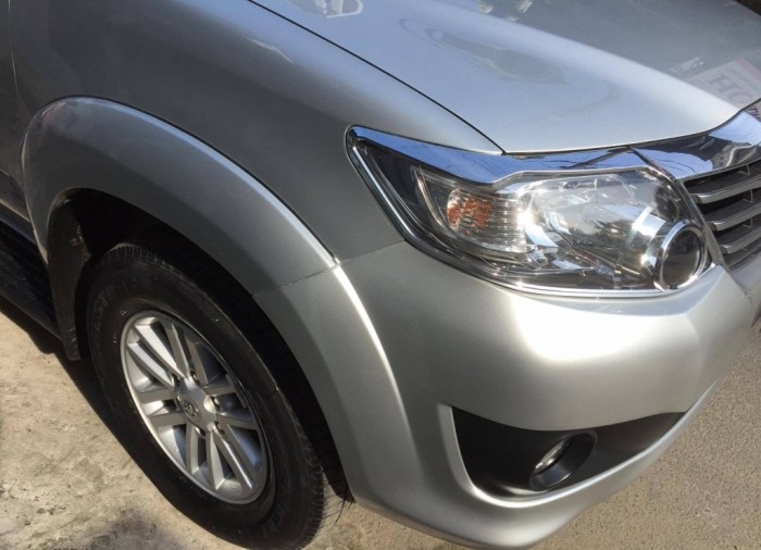 Nhà cần bán xe Toyota Fortuner V 2013 tự động máy xăng