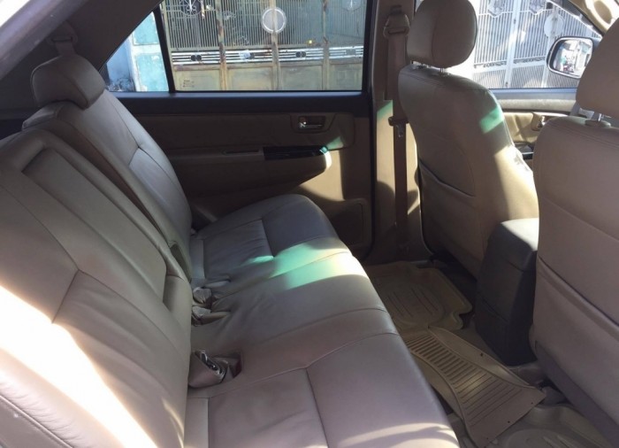 Nhà cần bán xe Toyota Fortuner V 2013 tự động máy xăng
