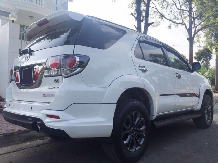 Cần bán gấp xe Toyota Fortuner 2.7V at 2016 Sportivo màu trắng