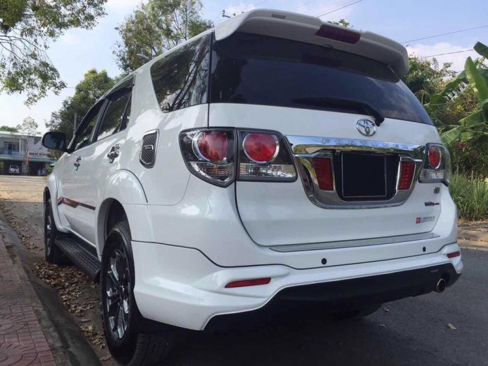 Cần bán gấp xe Toyota Fortuner 2.7V at 2016 Sportivo màu trắng