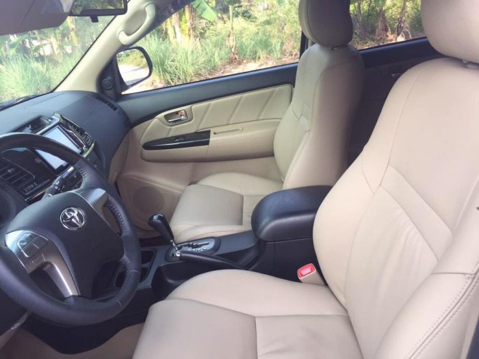 Cần bán gấp xe Toyota Fortuner 2.7V at 2016 Sportivo màu trắng