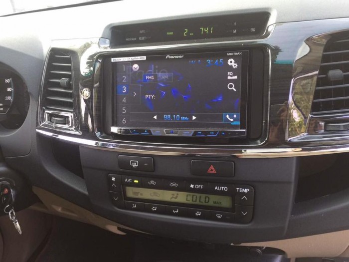 Cần bán gấp xe Toyota Fortuner 2.7V at 2016 Sportivo màu trắng