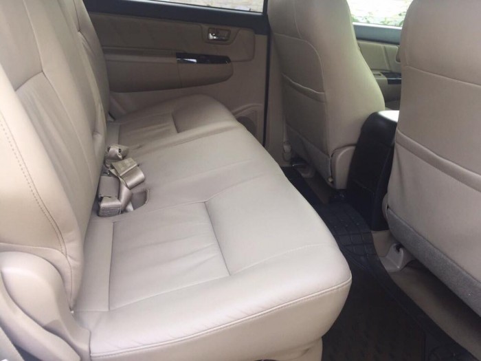 Cần bán gấp xe Toyota Fortuner 2.7V at 2016 Sportivo màu trắng