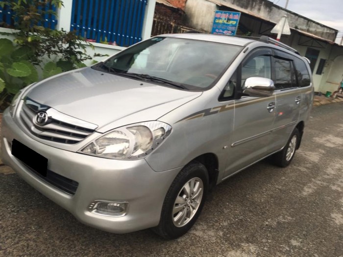 Cần bán chiếc Innova G số sàn 2008 màu bạc zin từ trên xuống dưới