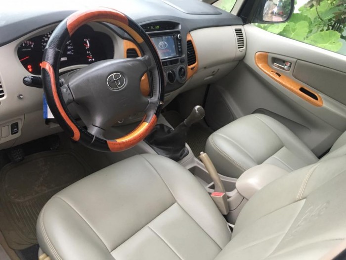 Cần bán chiếc Innova G số sàn 2008 màu bạc zin từ trên xuống dưới