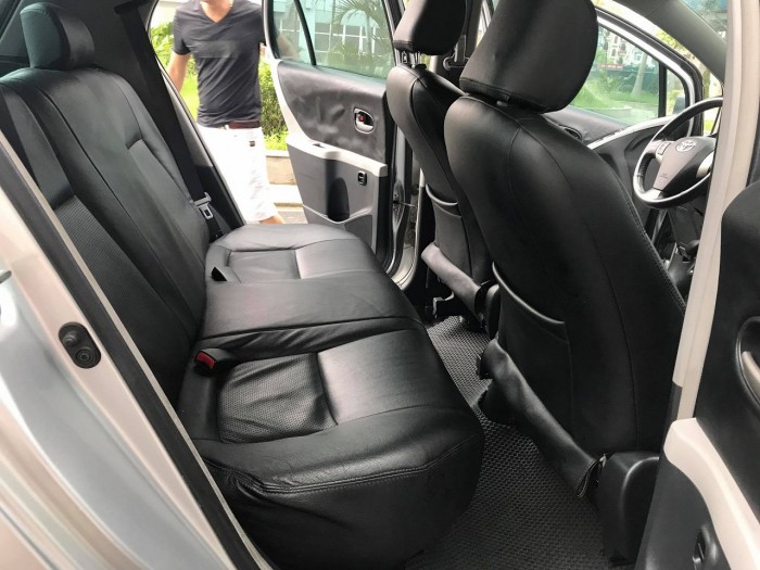 Cần bán chiếc Toyota Yaris 2010 đk 2011 số tự động màu bạc nhập khẩu Nhật Bản