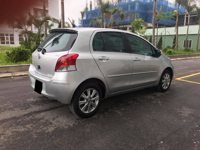 Cần bán chiếc Toyota Yaris 2010 đk 2011 số tự động màu bạc nhập khẩu Nhật Bản