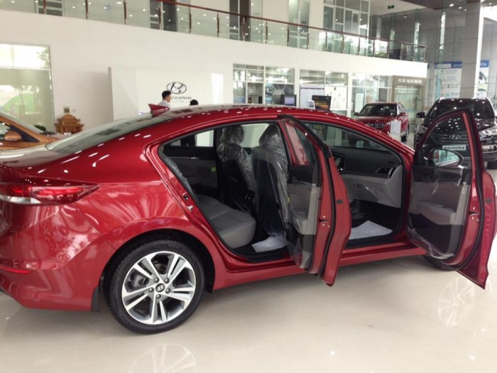 Bán xe Hyundai elantra 1.6AT, hổ trợ khách hàng lên đến 90trieu
