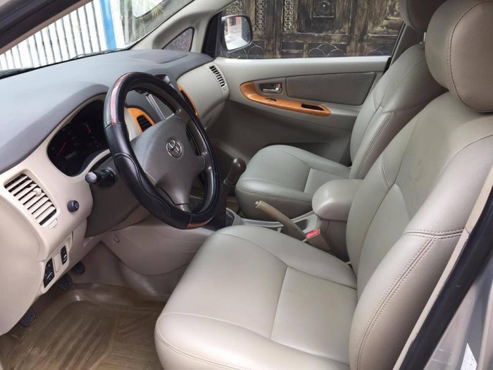 Cần bán Toyota Innova G 2010 số sàn lăn bánh 90.000 Km Xe nhà Sài kỹ Zin