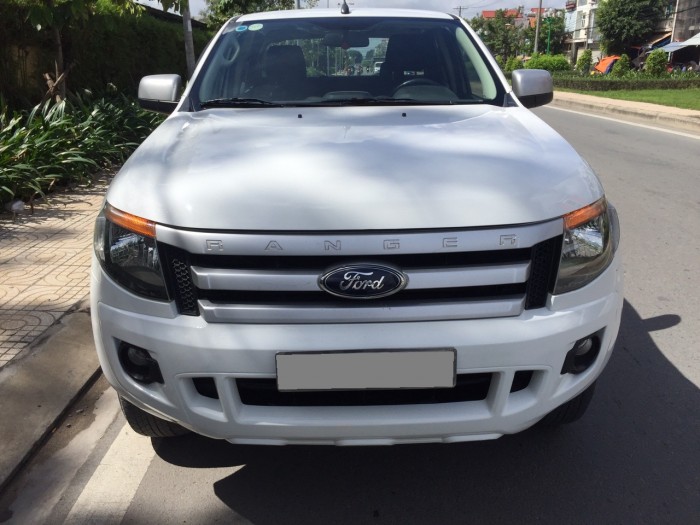 Nhà cần bán FORD RANGER 2013 trắng số sàn máy dầu nhập khẩu Thái Lan.