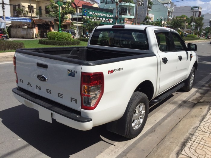 Nhà cần bán FORD RANGER 2013 trắng số sàn máy dầu nhập khẩu Thái Lan.