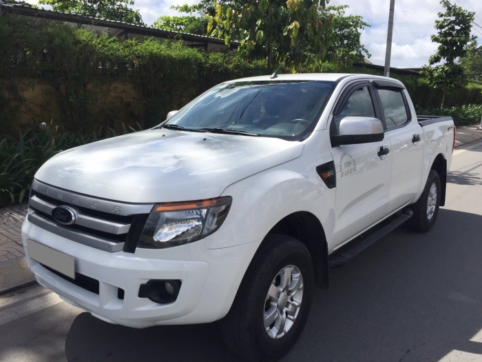 Nhà cần bán FORD RANGER 2013 trắng số sàn máy dầu nhập khẩu Thái Lan.