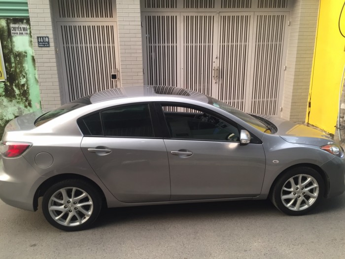 Cần bán xe Mazda 3s 2015 số tự động màu bạc zin đẹp leng keng