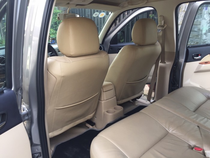 Cần bán chiếc Ford Everest 2011 chạy dầu số tự động màu xám nhà đi