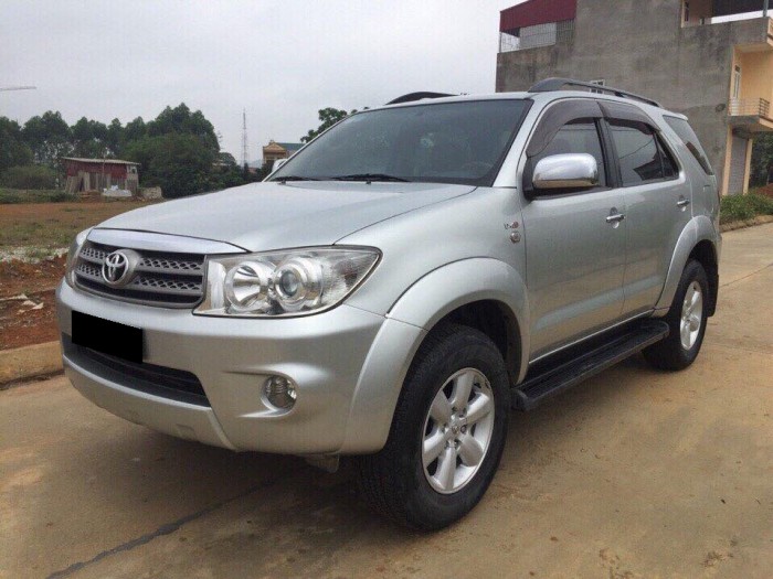 Cần bán gấp xe Toyota Fortuner 2009 màu bạc Máy dầu số sàn