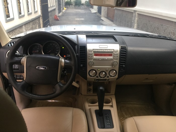 Chính chủ bán Ford Everest 7 chỗ số tay ,máy dầu, đời mẫu 2011