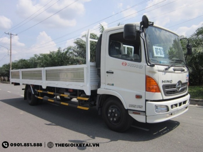 Xe tải ISUZU 900Kg thùng bạt bửng nâng