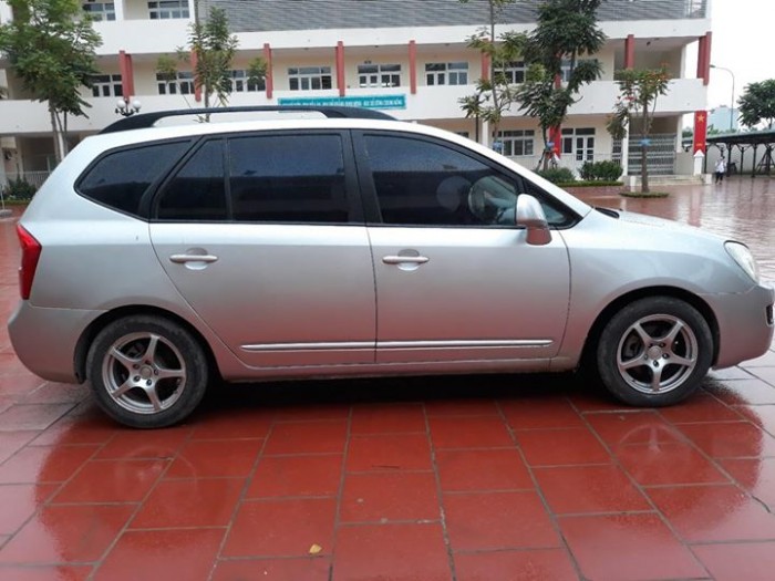 Kia Carens số sàn màu bạc sản xuất 2010 đký 2011, lăn bánh 60.000km