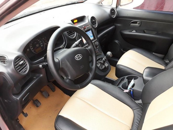 Kia Carens số sàn màu bạc sản xuất 2010 đký 2011, lăn bánh 60.000km