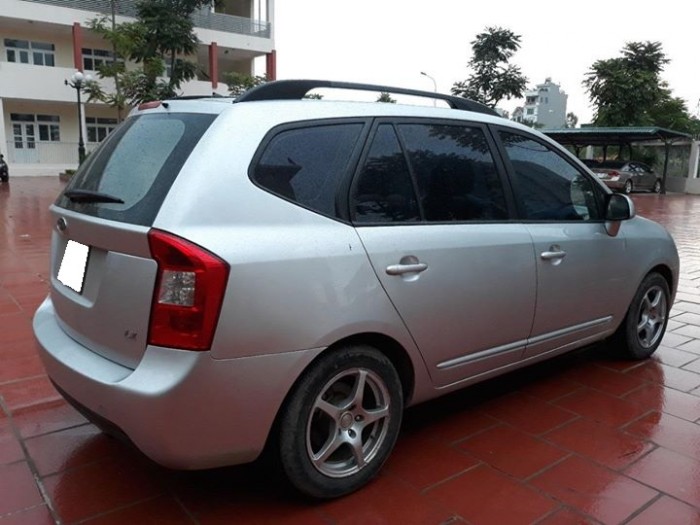 Kia Carens số sàn màu bạc sản xuất 2010 đký 2011, lăn bánh 60.000km